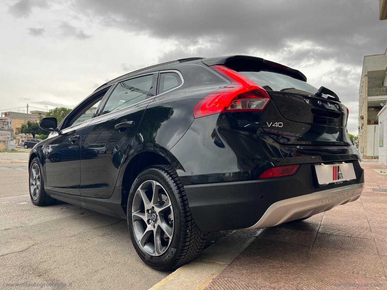 VOLVO V40 Cross Country D2 Volvo Ocean Race