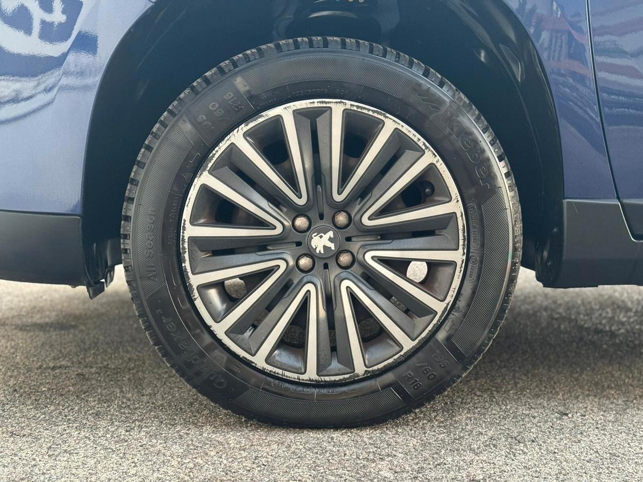 Peugeot 2008 1.2 VTi 82CV Allure