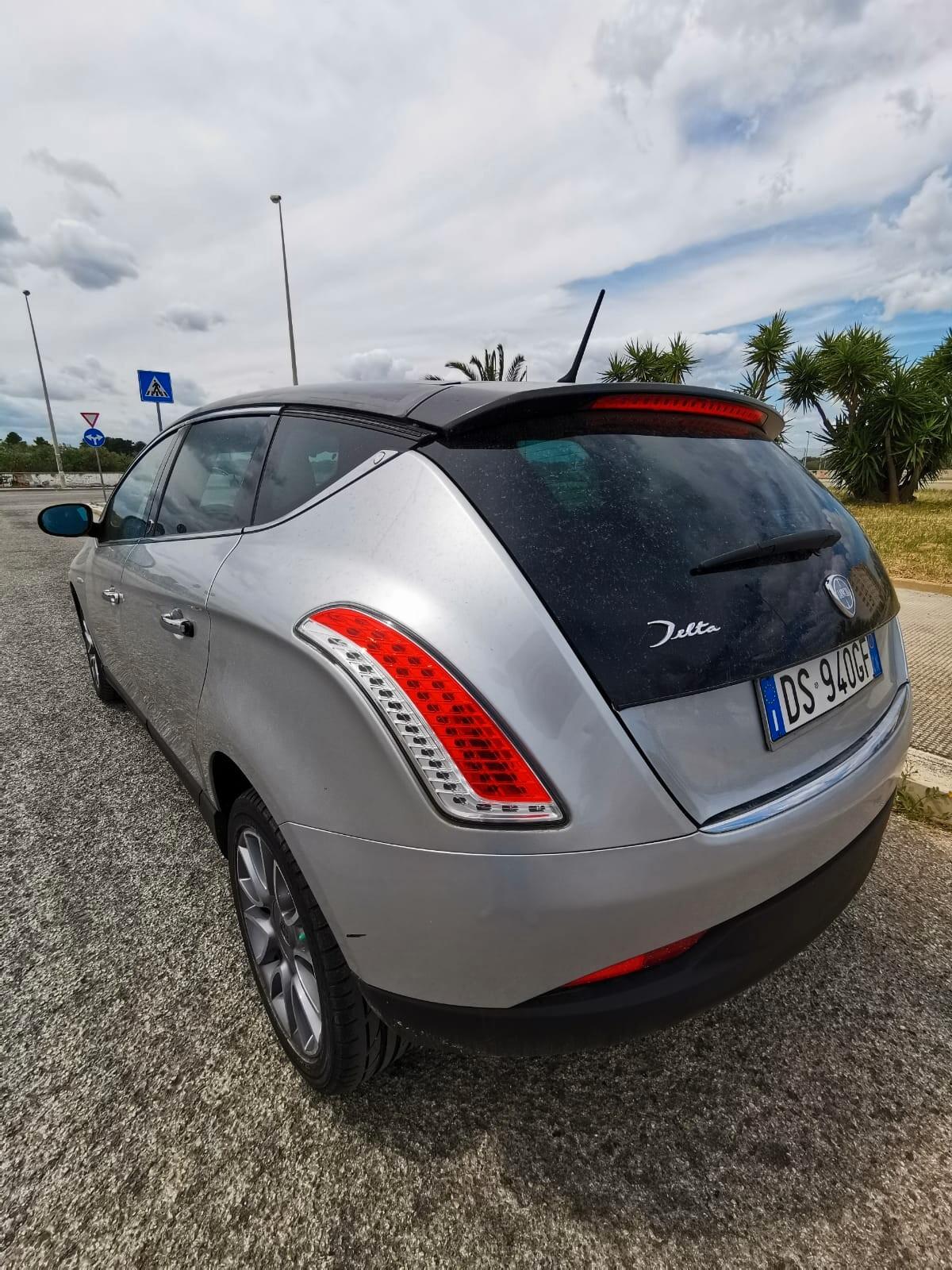 Lancia Delta 1.6 MJT Platino 2009 TETTO
