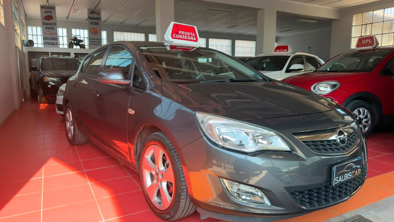 Opel Astra 1.4 100CV 5 porte Cosmo