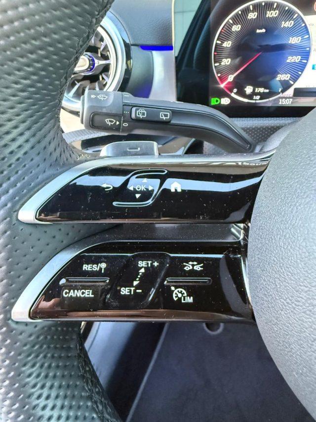 MERCEDES-BENZ A 200 163cv AMG Line Premium NIGHT PACK-19"-IVA ESP