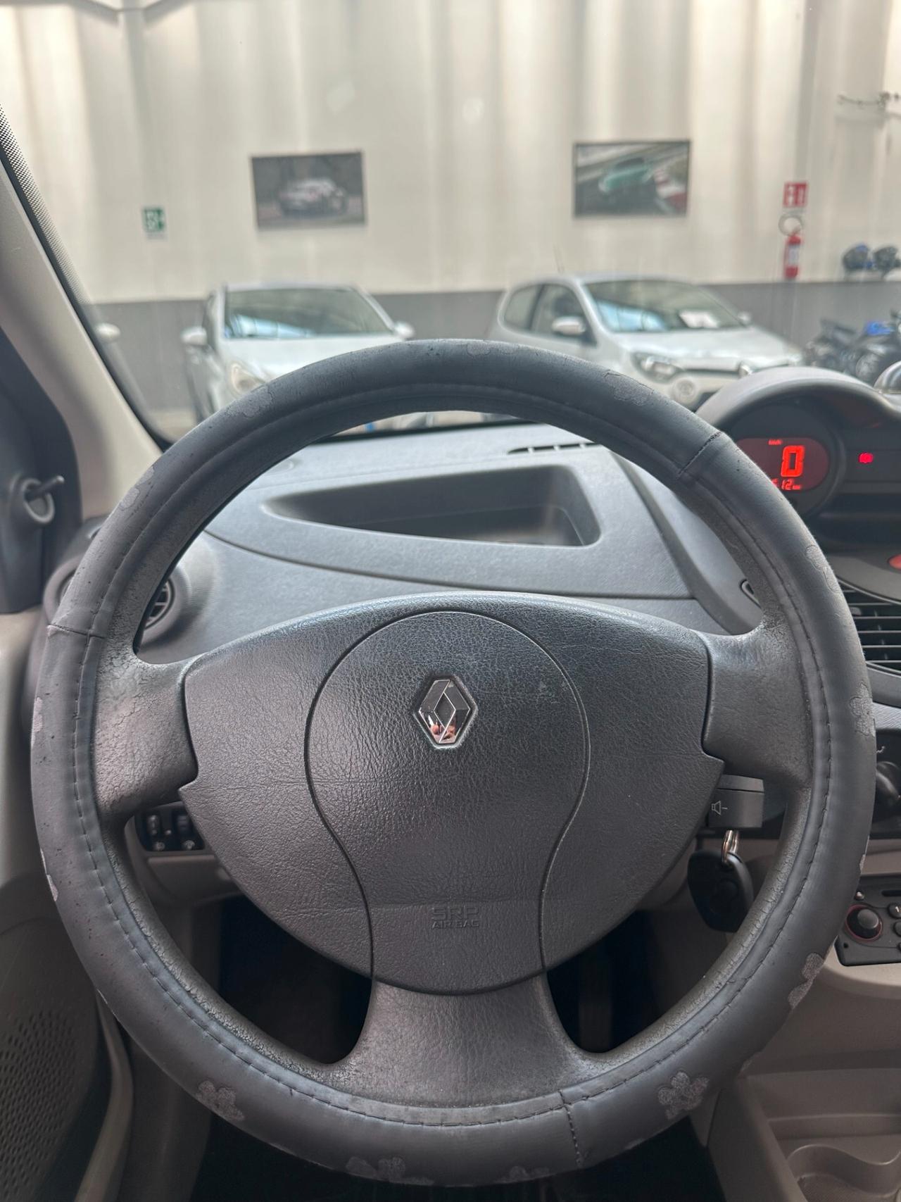 Renault Twingo 1.2 Benz, Euro 4, guidabile da neopat, buoni condi