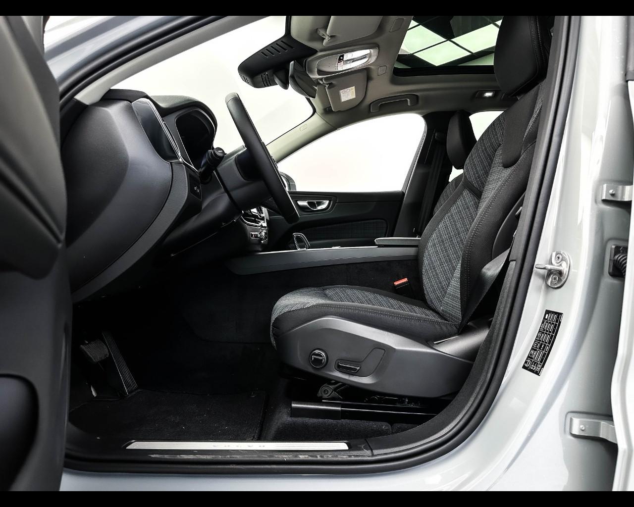 VOLVO XC60 (2017-->) - XC60 T6 Plug-in hybrid AWD automatico Plus Bright