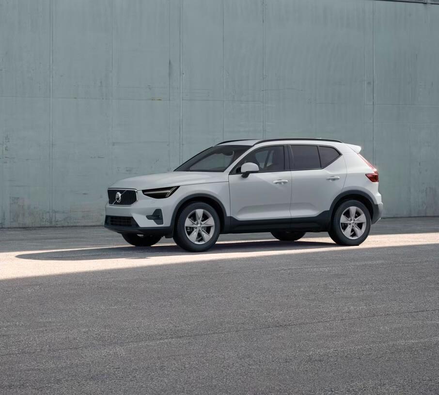Volvo XC40 Mild Hybrid B3 163cv Crystal White