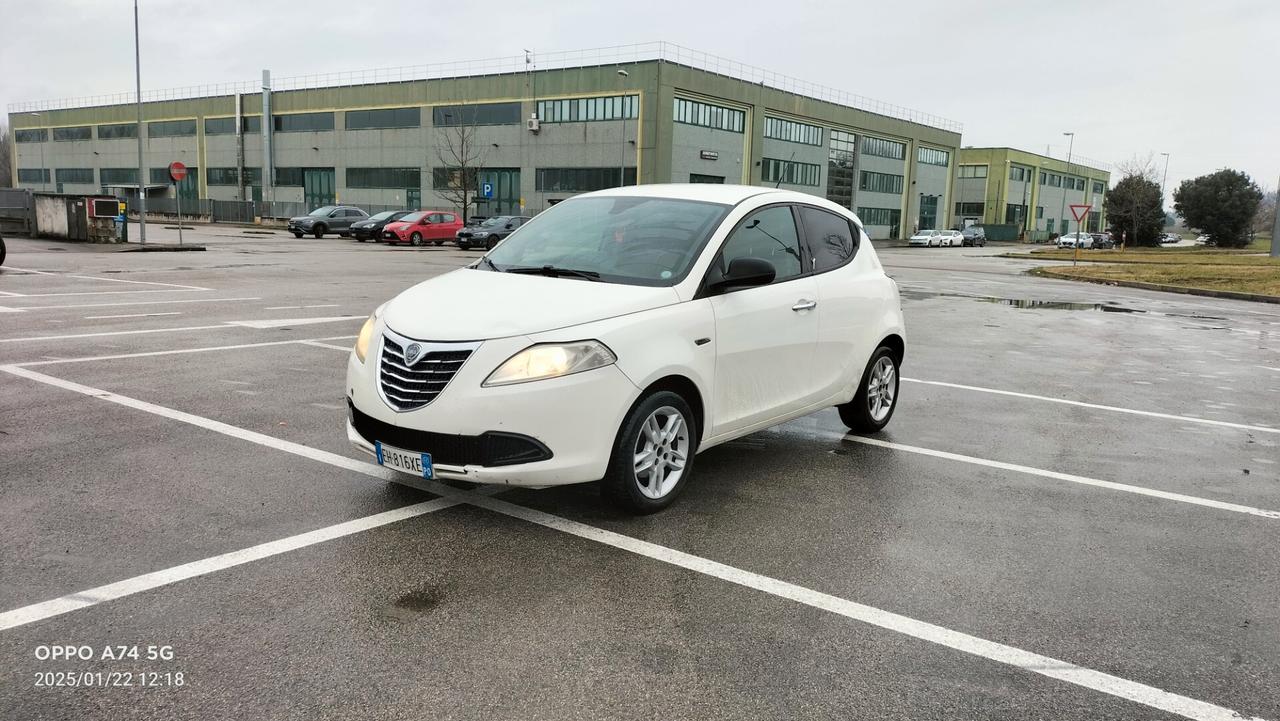 Lancia Ypsilon 1.2 69 CV Platino