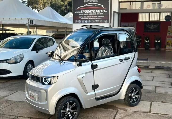 MICRO CAR ELETTRICA MOB 50 - SI GUIDA SENZA PATENTE -