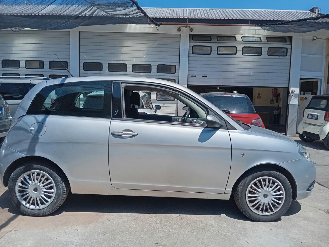 Lancia Ypsilon 1.2 neopatentati valuto permute