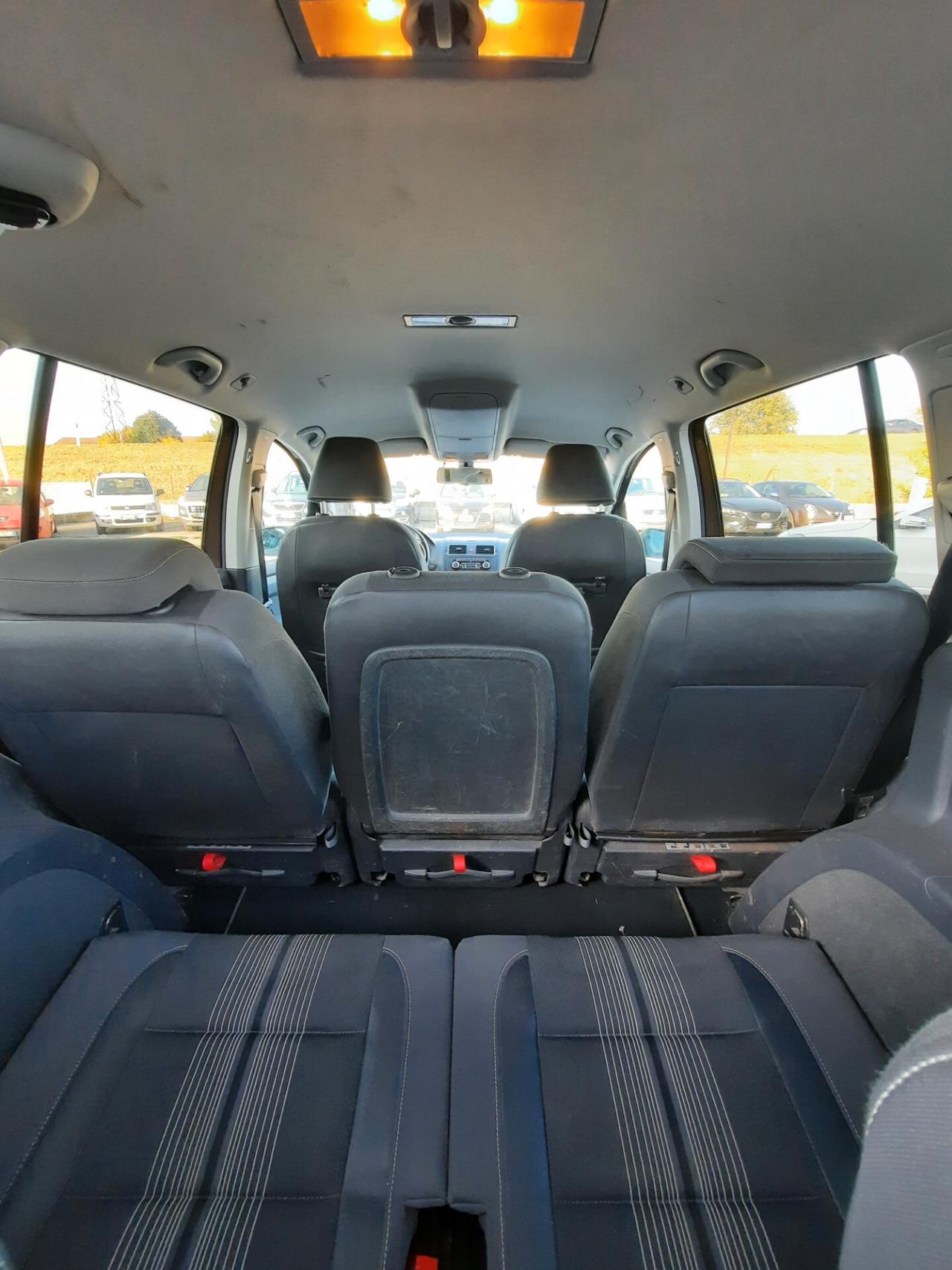 Volkswagen Touran 1.6 TDI Comfortline 7 POSTI