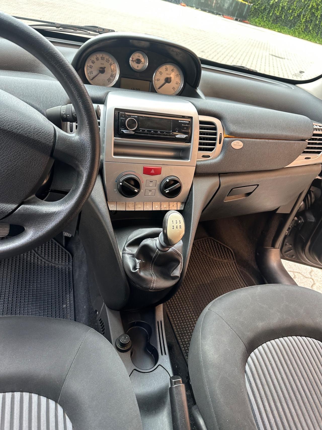 Lancia Ypsilon 1.2 Platino
