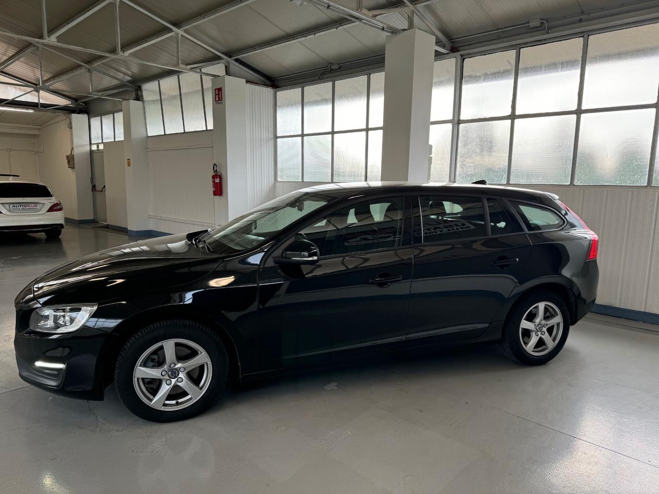 Volvo V60 D2 1.6 Powershift Bussines Navi