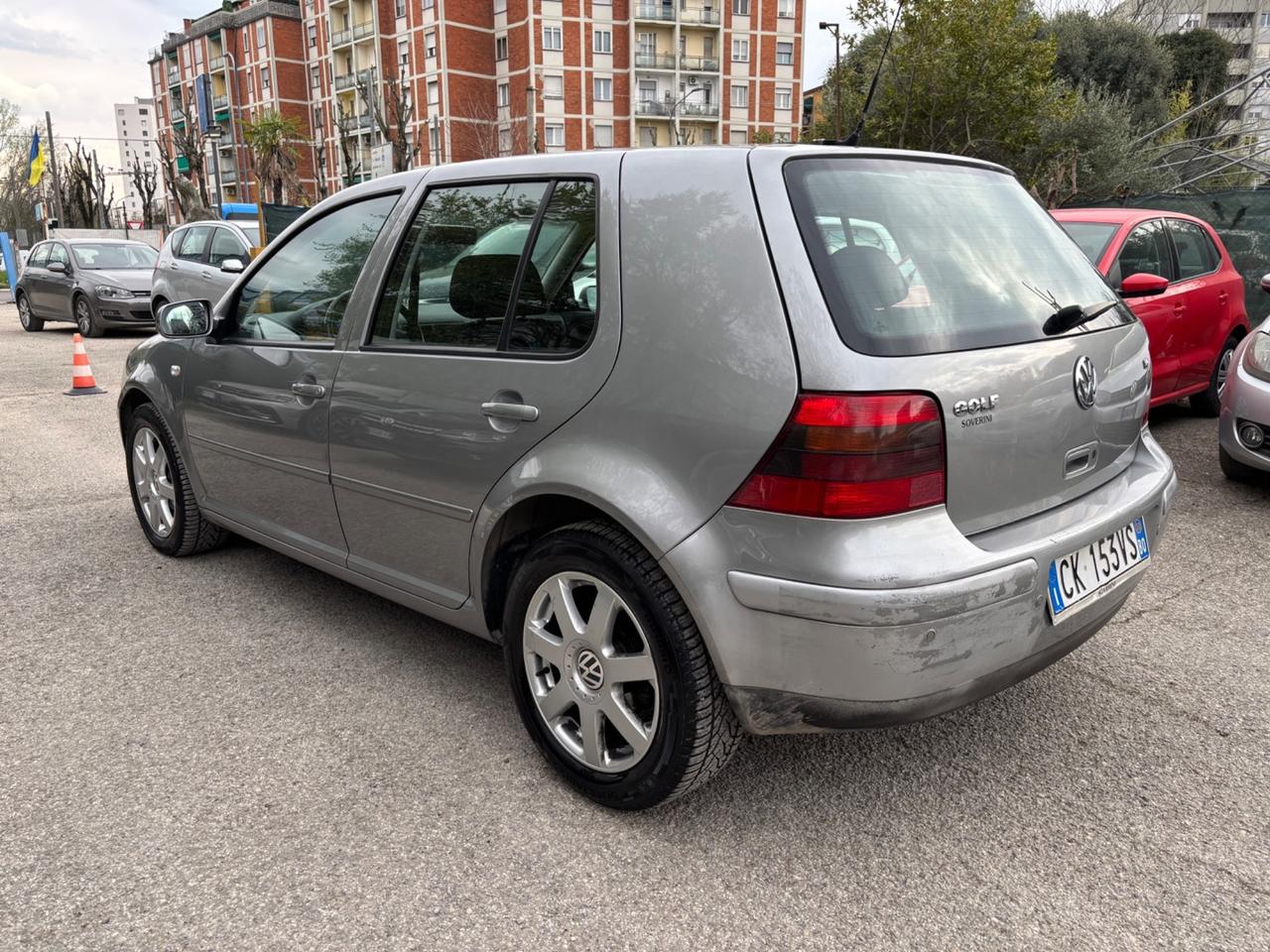 Volkswagen Golf 1.6 5 porte Highline OK NEOPATENTATI