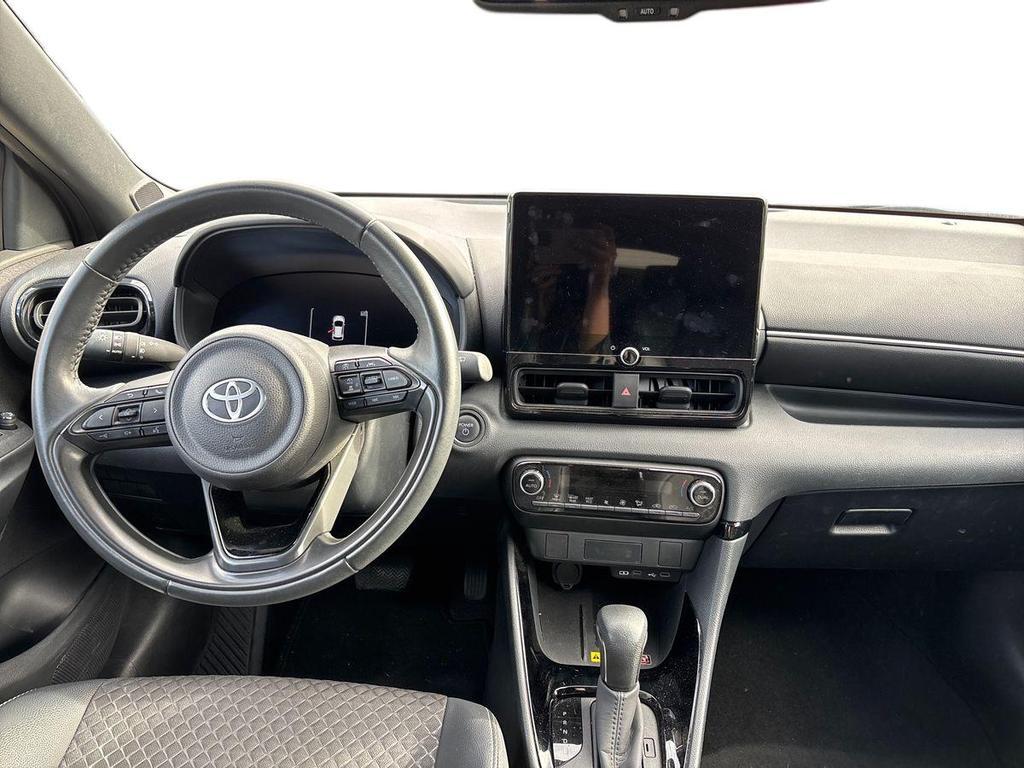 Toyota Yaris 1.5h 130 Lounge