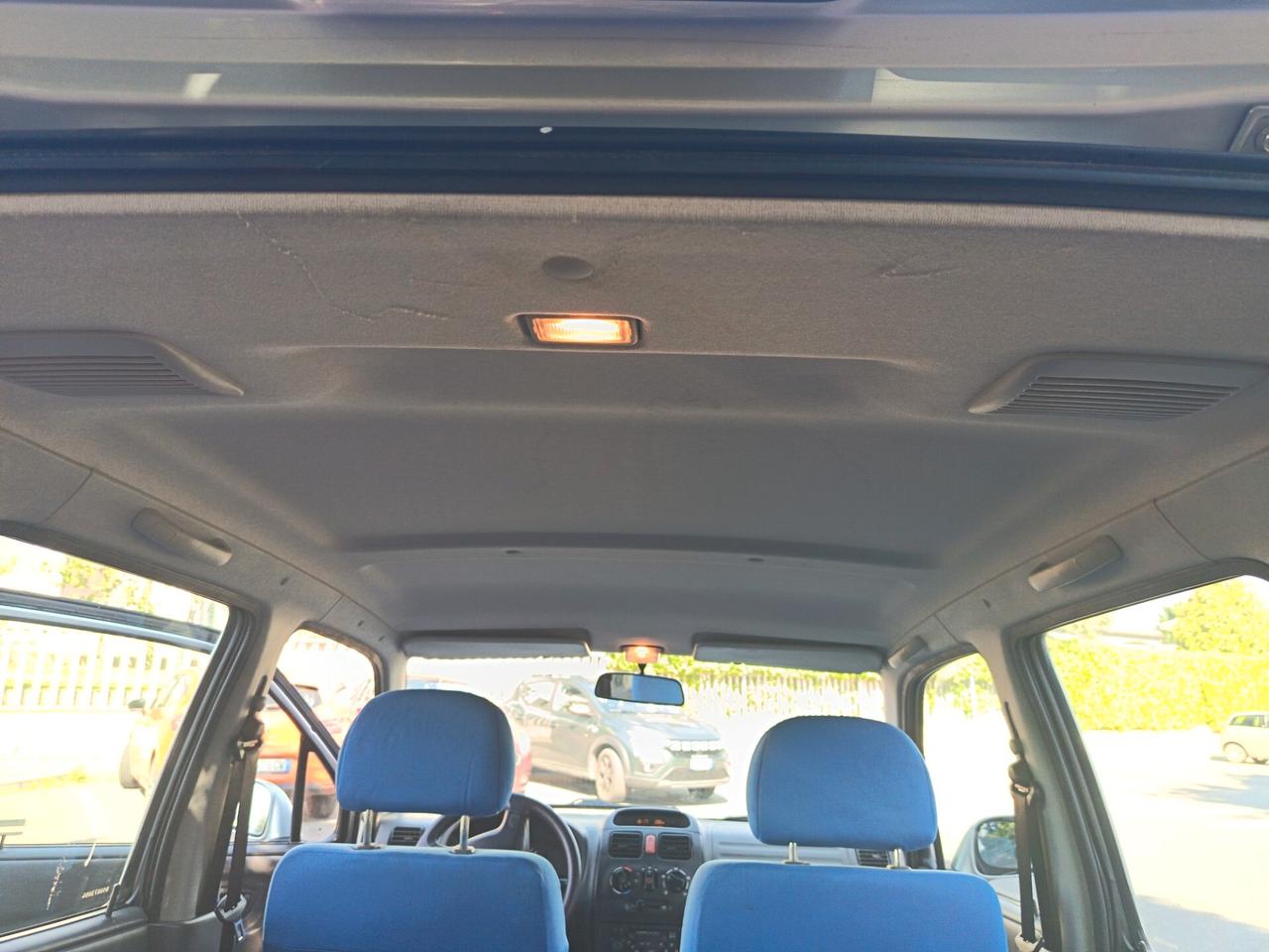 Opel Agila 1.2 16V Comfort