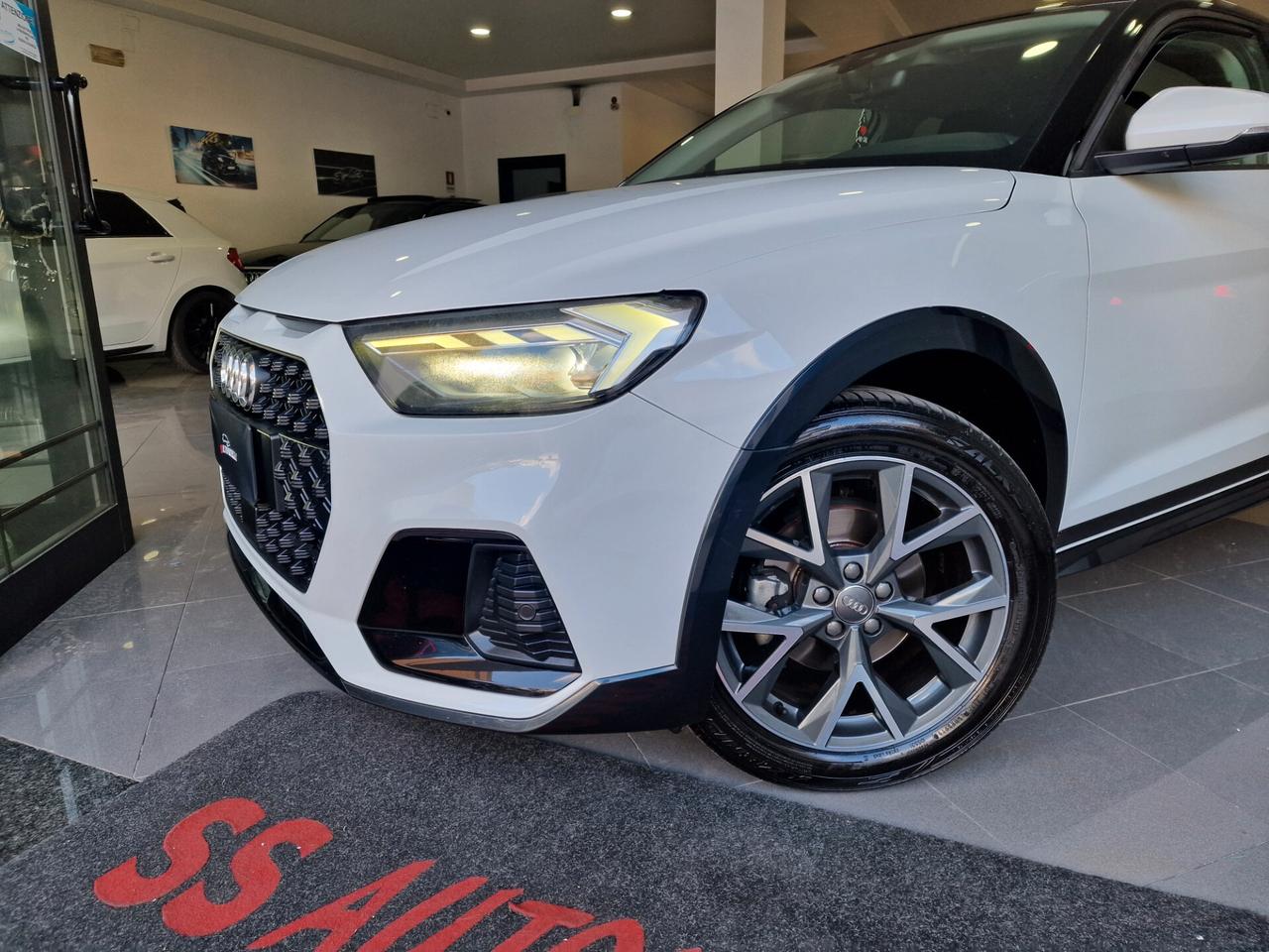 Audi A1 citycarver/allstreet 30 identity contrast