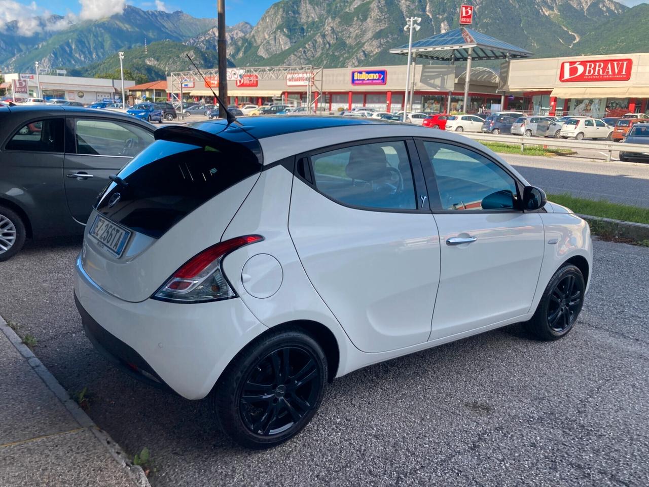 Lancia Ypsilon 1.2 69 CV 5 porte S&S Silver