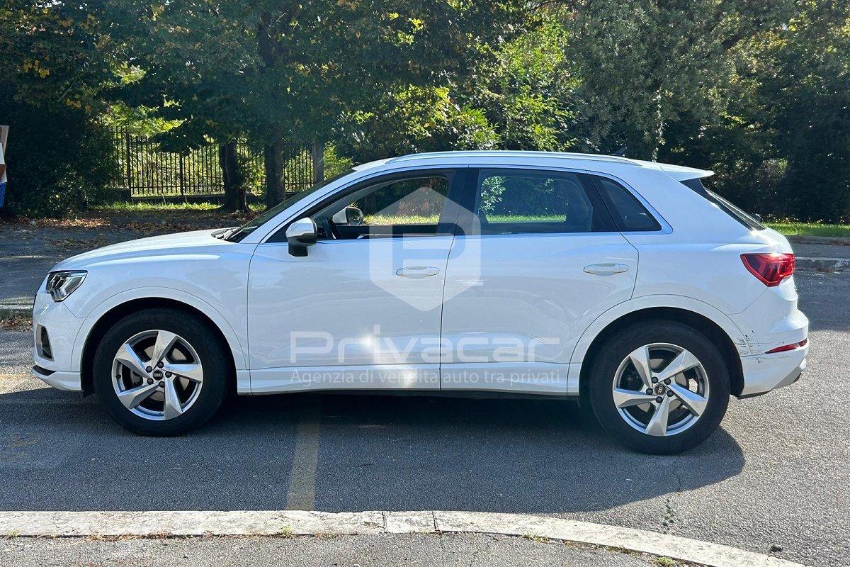 AUDI Q3 35 TFSI Business Advanced