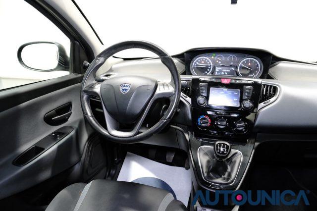 LANCIA Ypsilon 1.2 69 CV 5 PORTE GPL ECOCHIC SILVER NEOPATENTATI