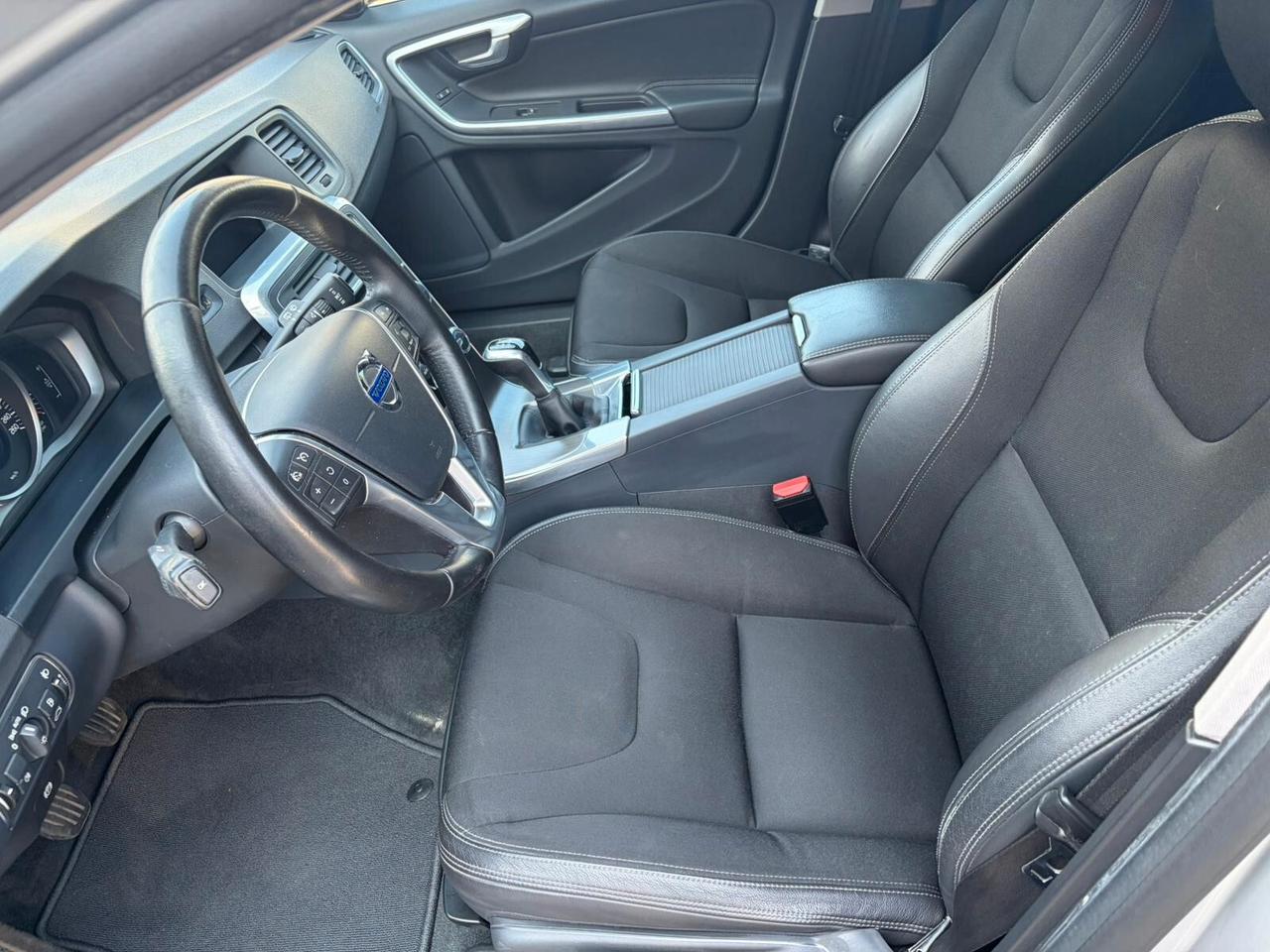 Volvo V60 D3 Momentum*EURO6*CERCHI