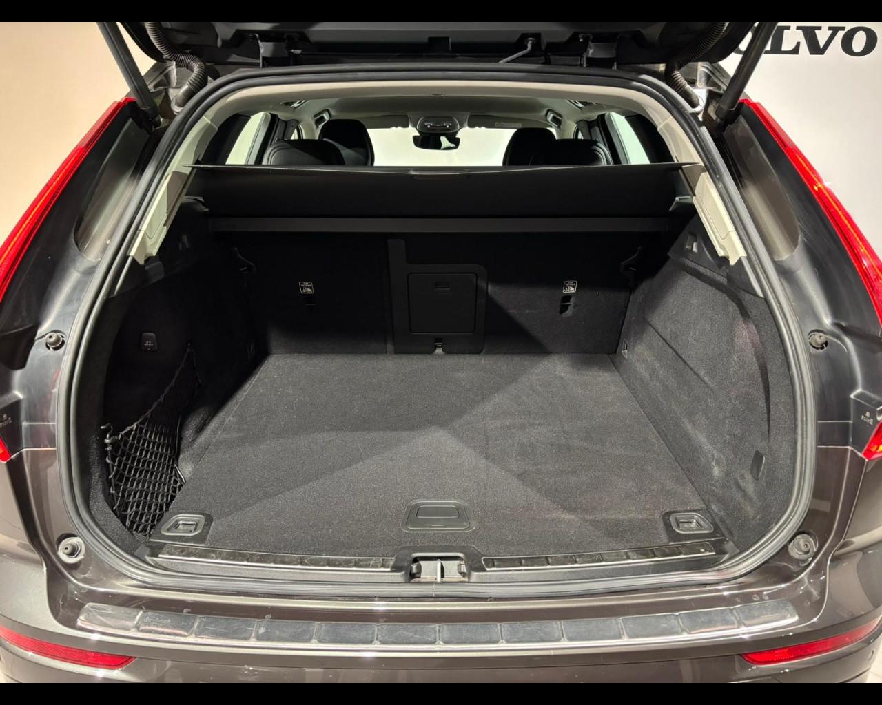 VOLVO XC60 B4 (d) INSCRIPTION AWD AUTO