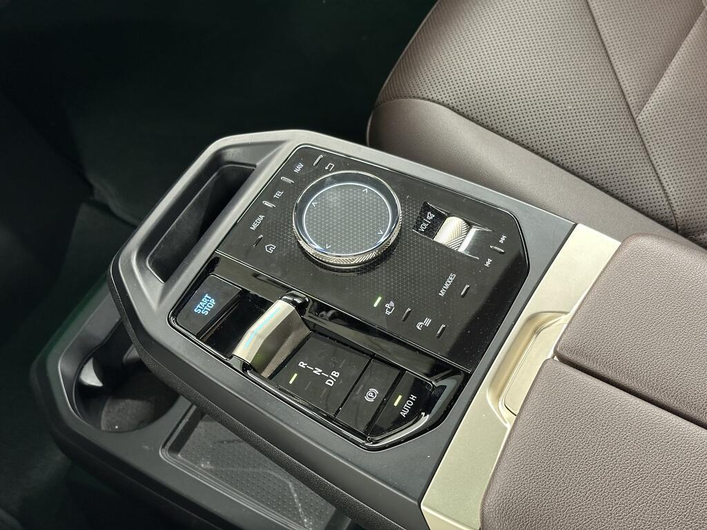 BMW iX 40 pacchetto sportivo xDrive