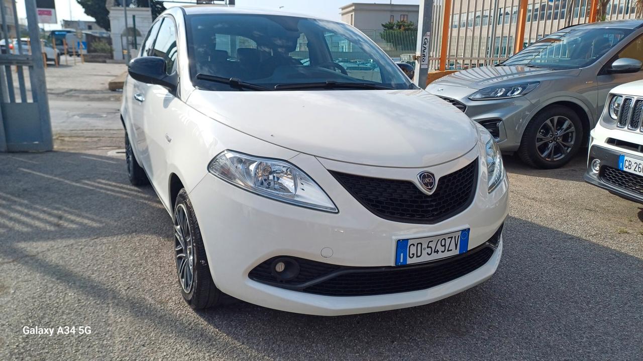 Lancia Ypsilon 1.0 FireFly 5 porte S&S Hybrid Ecochic Gold