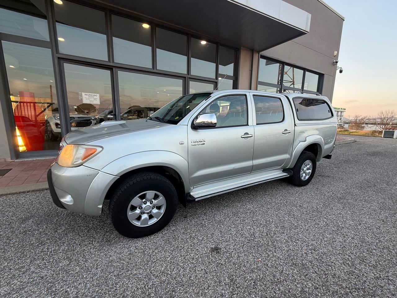 Toyota Hilux 3.0 D-4D aut.4WD 4p. Double Cab SR