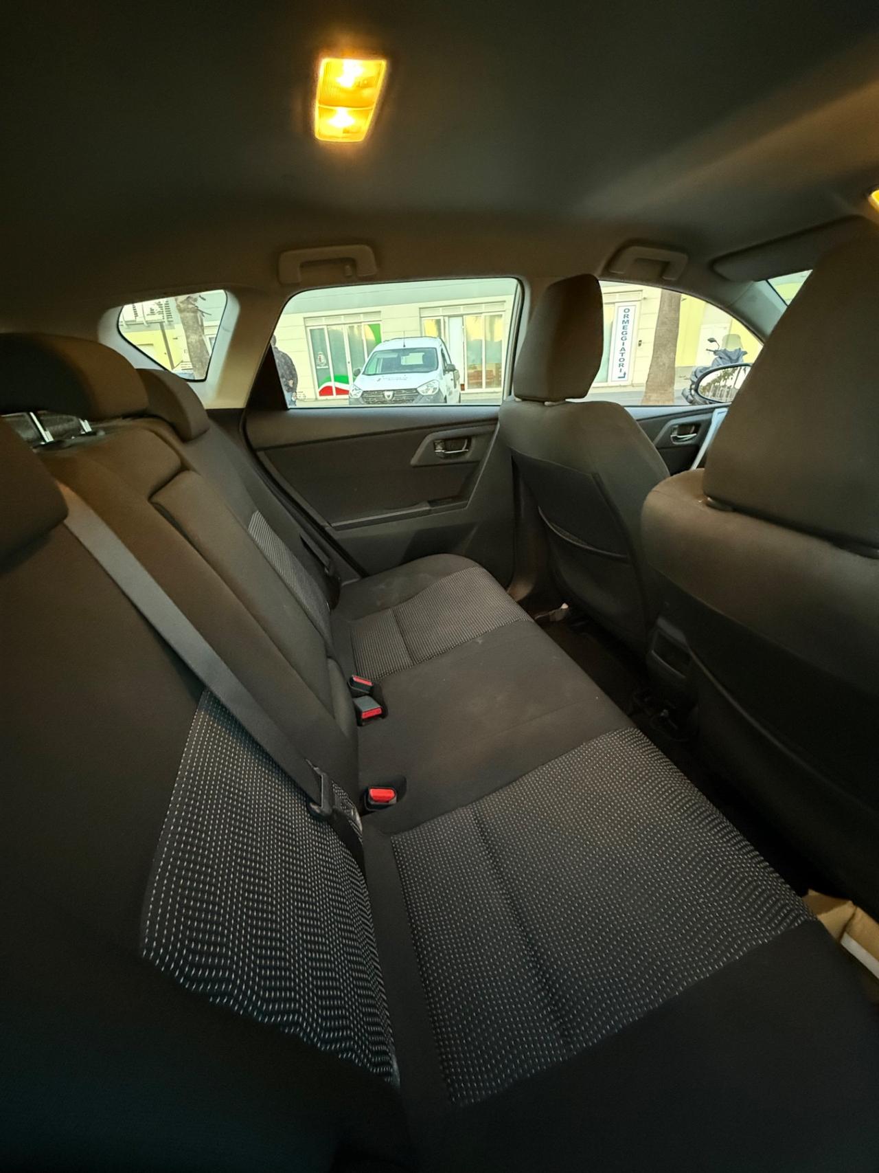 Toyota Auris Touring Sports 2.0 D-4D Lounge