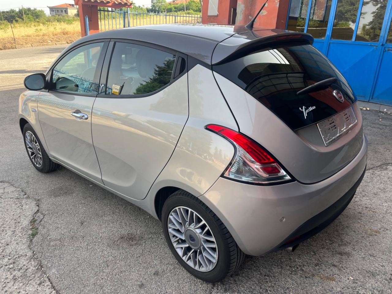 Lancia Ypsilon1.2 69CV Platinum-solo 32000Km-