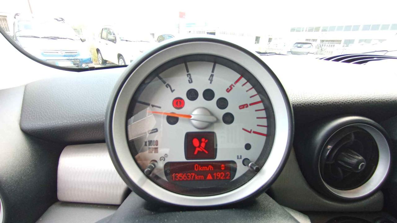 MINI COOPER D CLUBMAN 1.6 TDI - OK NEOP.
