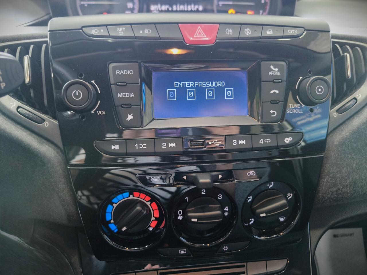 Lancia Ypsilon 1.0 FireFly 5 porte S&S Hybrid Ecochic Silver