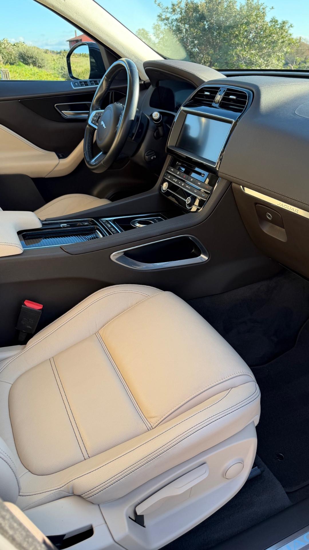 Jaguar F-Pace 2.0 D 180 CV AWD aut. Chequered Flag