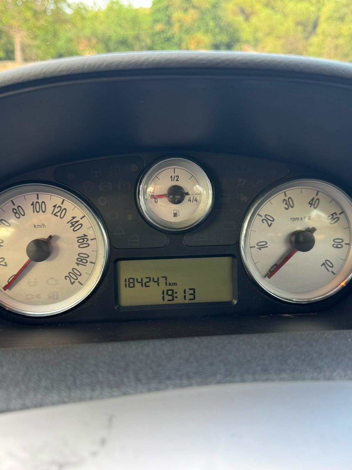Lancia Ypsilon 1.3 MJT 75 CV MomoDesign
