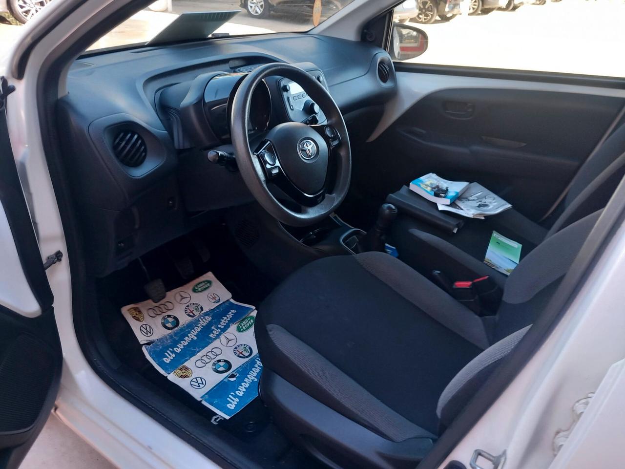 Toyota Aygo Connect 1.0 VVT-i 72 CV 5 porte x-play