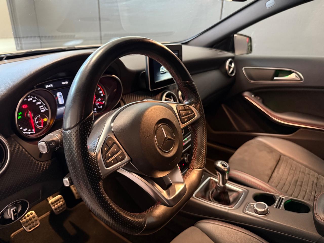 Mercedes-benz A 180 Premium Amg Night Edition