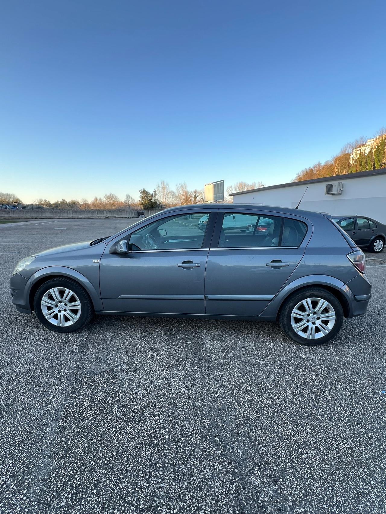 Opel Astra 1.7 CDTI 101CV 5 porte Enjoy