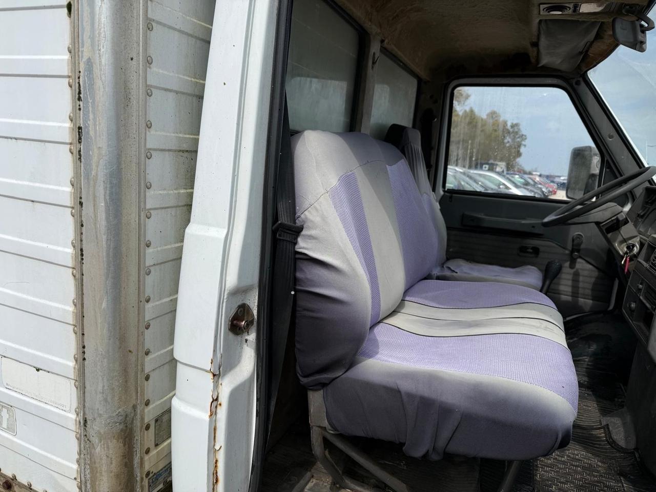 Iveco Daily 35.8 2.5 Diesel PL Cab. Classic