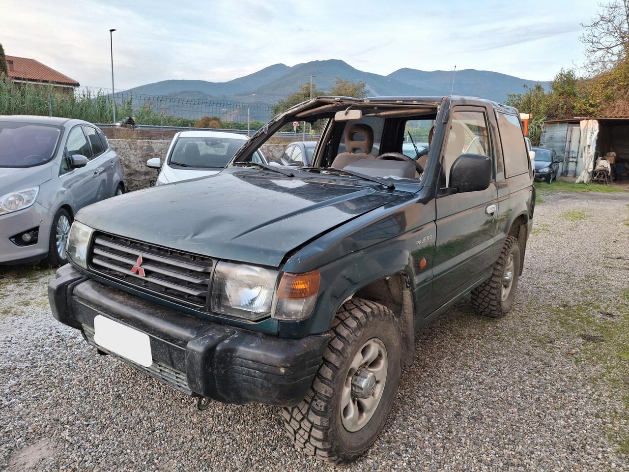 Mitsubishi Pajero 2.5 TDI MT GL Comfort Autocarro