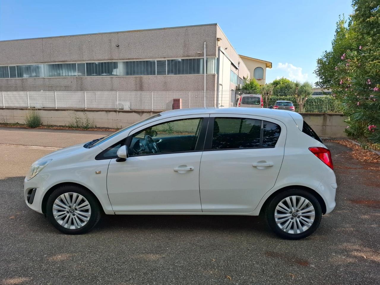 Opel Corsa 1.2 5 porte 2013 SOLAMENTE 99.000 KM