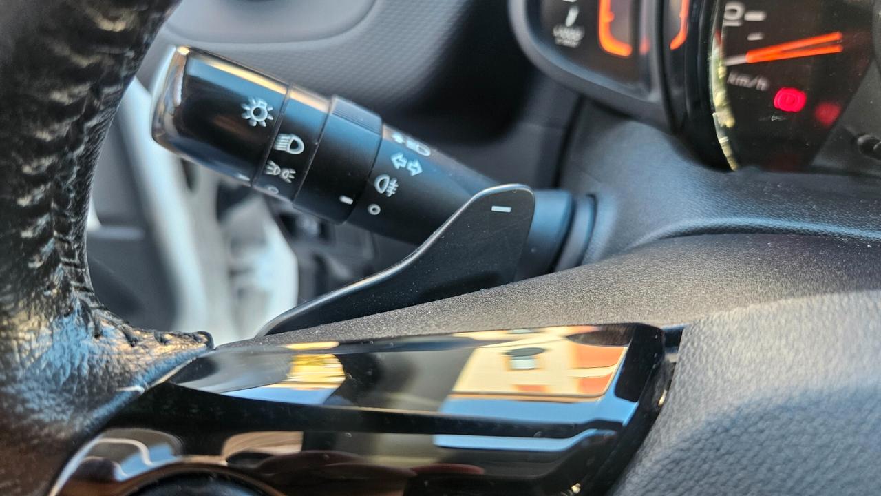 Citroen C1 5p 1.0 vti 72cv CAMBIO AUTO-CARPLAY