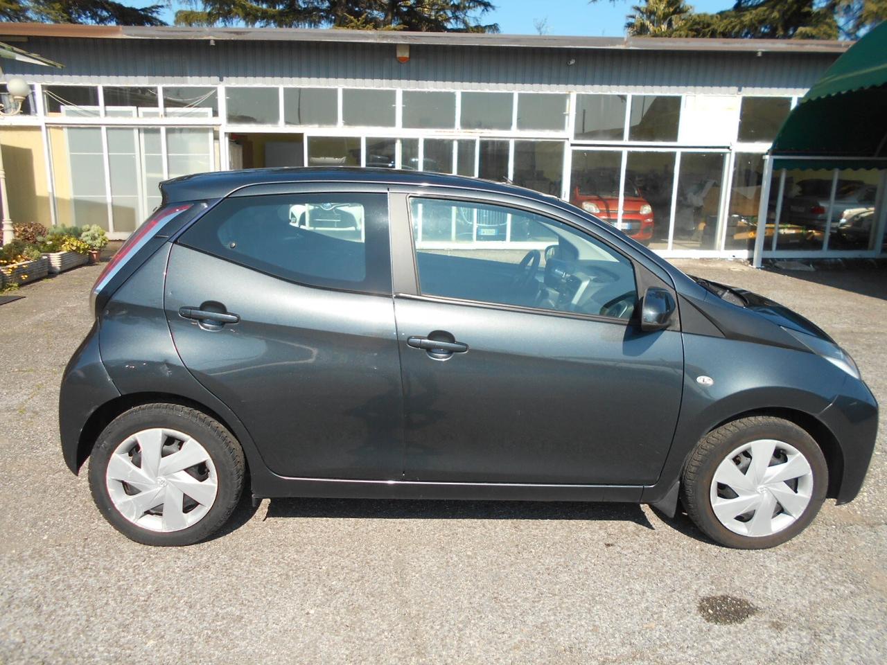 Toyota Aygo 1.0 12V VVT-i 5 porte Lounge Connect