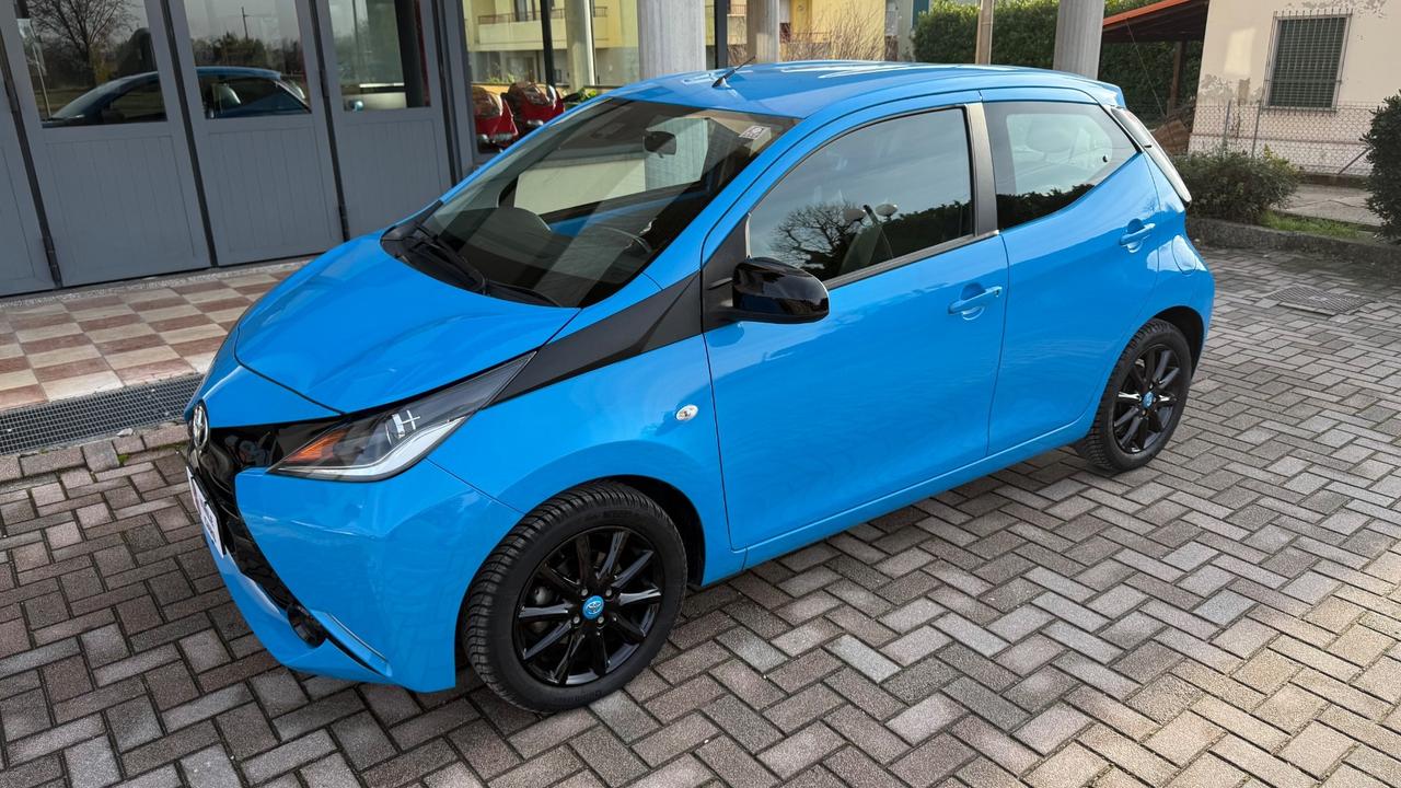 Toyota Aygo 1.0 VVT-i 69 CV 5 porte x-cite TSS