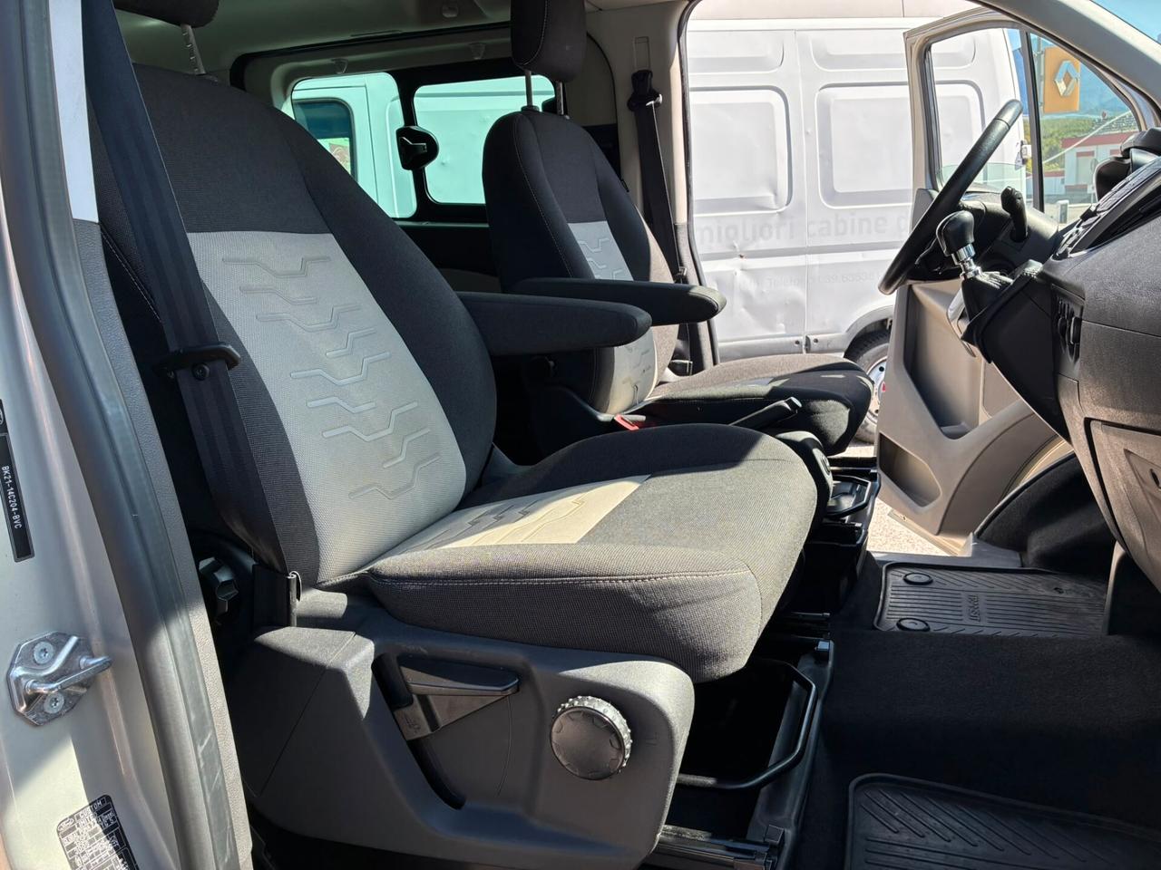 FORD TRANSIT CUSTOM 2.2 TDCi 155CV TITANIUM 8POSTI - GANCIO TRAINO