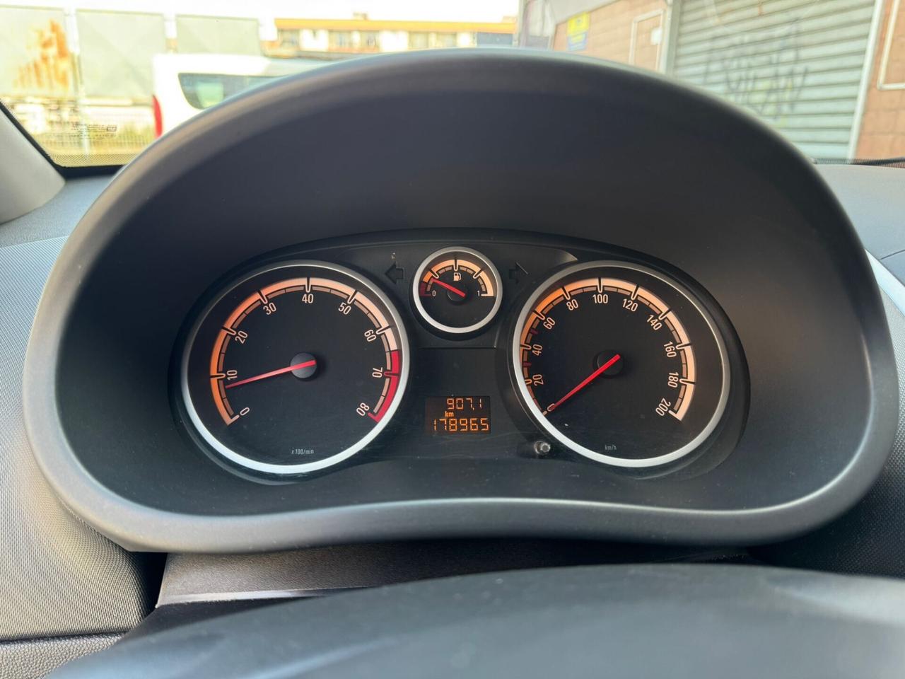 Opel Corsa Restayling 1.2benz 5 porte Full Perfett