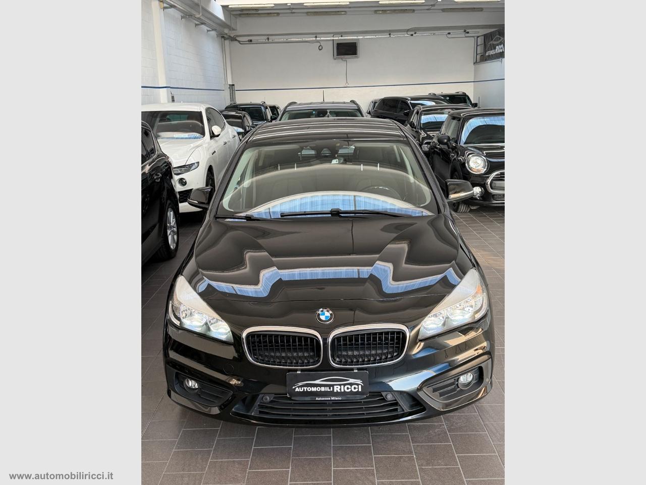 BMW 220i Active Tourer Advantage
