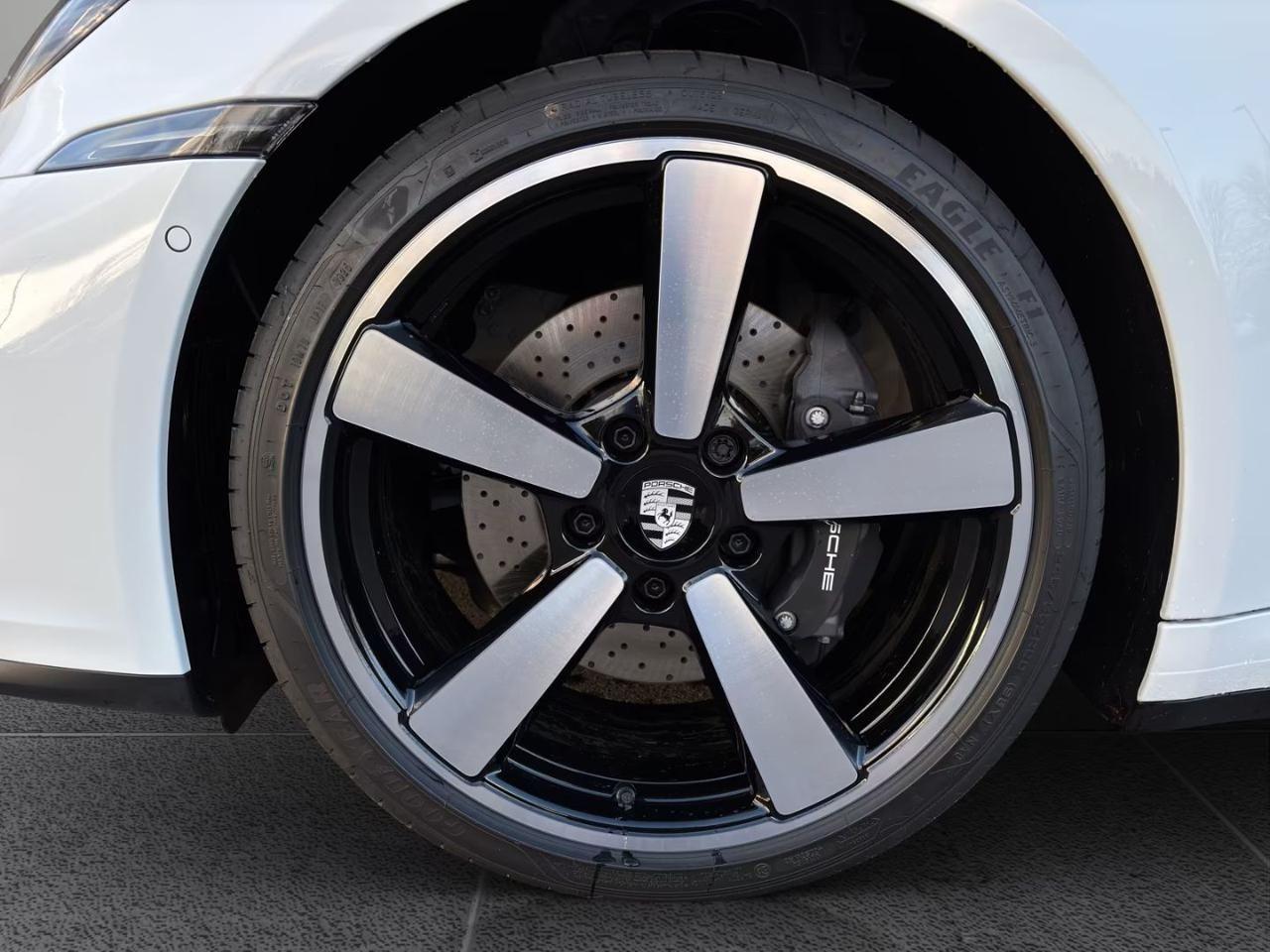 PORSCHE 992 911 Carrera