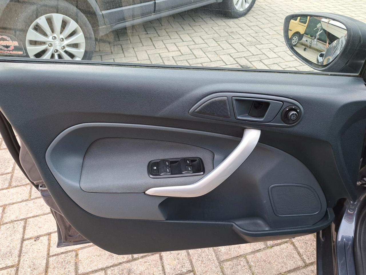 Ford Fiesta 1.4 TDCi 68CV 5 porte Titanium