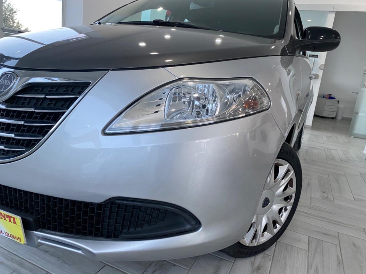 Lancia Ypsilon 1.3 MJT95CV 5P Silver BI-COLORE2013