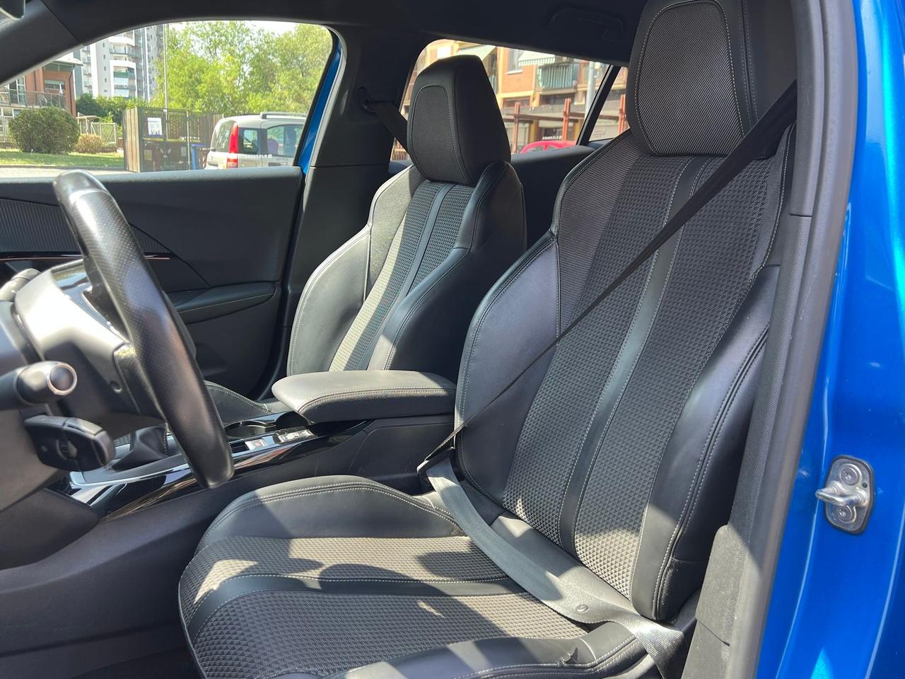 Peugeot 2008 PureTech 130 GT #50089
