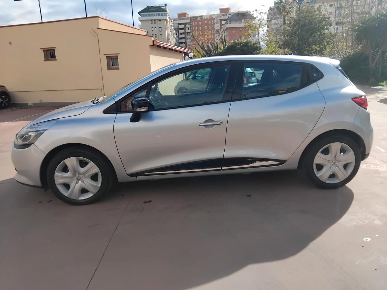 RENAULT CLIO 1.5 DCI 2015 ACCETTO PERMUTA