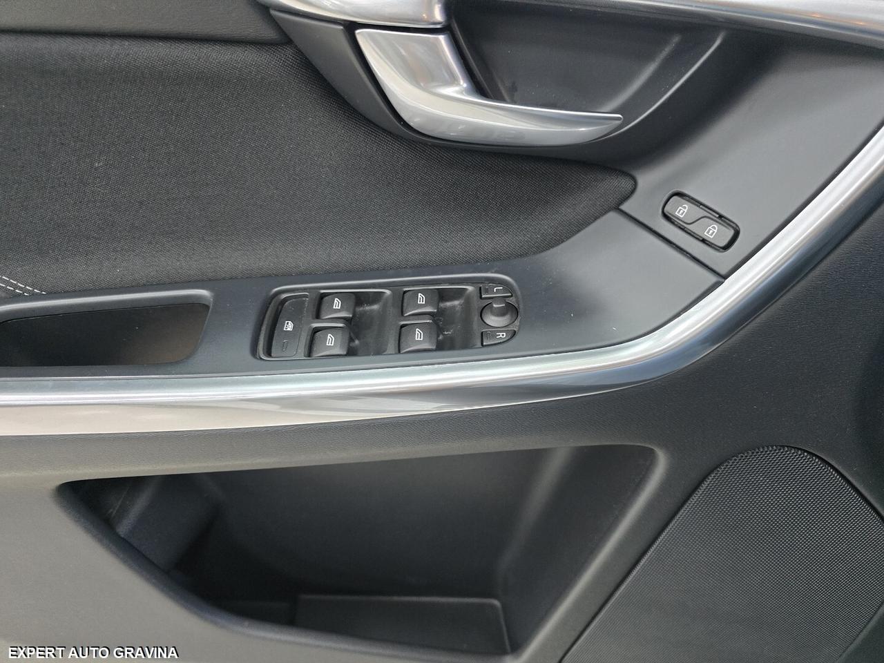 VOLVO XC60 2015 CAMBIO MANUALE 2.0 181cv PARI NUOV